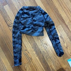 Crop camo long sleeve workout shirt